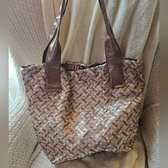 Elliott Lucca Handbags - Chic Metallic Elliot Lucca Woven Tote Bag